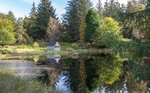 Schloss zum Verkauf in schottischer Landschaft ist der ultimative abgelegene Rückzugsort