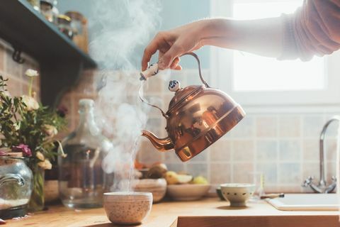 14 einfache Möglichkeiten, um bei der Arbeit von zu Hause aus Energie zu sparen