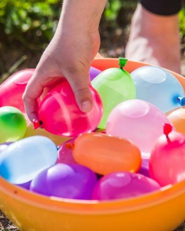 bunte Wasserbomben im Sommer