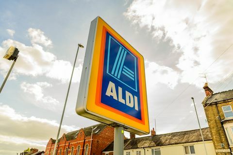 Aldi-Logo unterzeichnen herein Northampton-Stadtzentrum