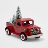 Kleiner LKW mit Weihnachtsbaum-dekorativer Zahl Rot
