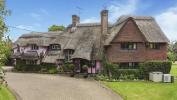 Pink Home, das Elizabeth Taylor zum Verkauf in Hertfordshire beherbergte