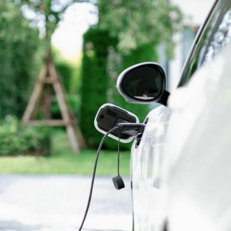 elektrofahrzeug ev auto zu hause ladestation