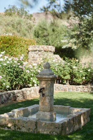 Wasserspiel im Garten