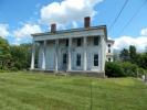 Griechische Revival Mansion Fixer Upper zum Verkauf in Millville, Massachusetts