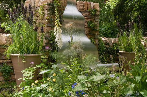 Der Garten des Poesieliebhabers. Entworfen von: Fiona Cadwallader. RHS Chelsea Flower Show 2017