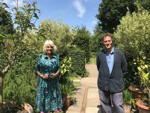 Die Herzogin von Cornwall in Herefordshire mit dem BBC-Gärtner-Weltmoderator Monty Don