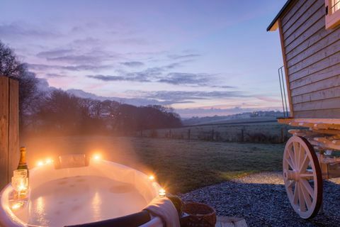 Nomad Wagon und Bothy in Cornwall - Unique Home Stays - Whirlpool