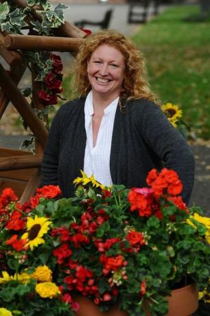 Charlie Dimmock bei der Disney Children's Gardening Initiative, 2009