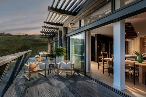 ferienhaus in cornwall, entworfen von banjo beale, dem gewinner von interior design masters