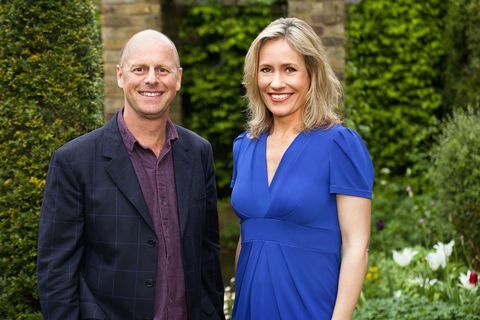 Programmname Rhs Chelsea Flower Show TX Na Folge Na No Na Bild zeigt BBC One Joe Swift, Sophie Raworth C BBC Fotograf Glenn Dearing