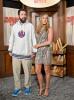 Jennifer Aniston im Minikleid präsentiert Adam Sandlers Outfit bei der „Murder Mystery 2“-Premiere