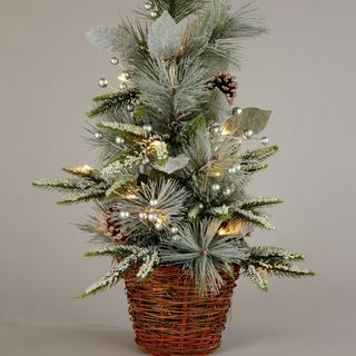 Kleiner beleuchteter Weihnachtsbaum