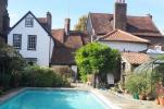 Uriges, denkmalgeschütztes Cottage zum Verkauf in Enfield, London, ist das ehemalige Zuhause von Charles und Mary Lamb