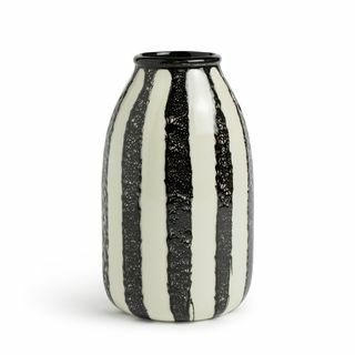 Schwarz-weiß gestreifte Vase