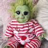 Diese Baby Grinch Puppen sind mehr als realistisch und festlich für Weihnachten