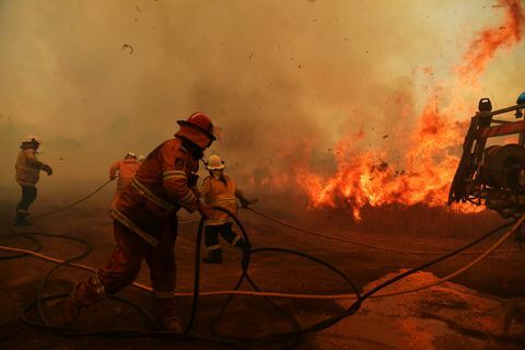 Bushfires weiterhin über NSW brennen, da katastrophale Brandbedingungen zu lindern