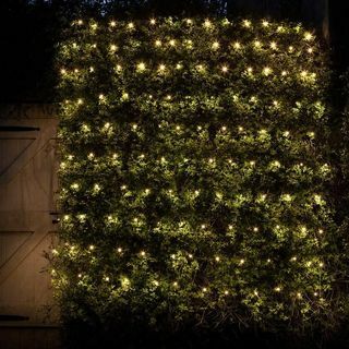 140 Warmweißes LED-Außennetzlicht 2 x 2 m