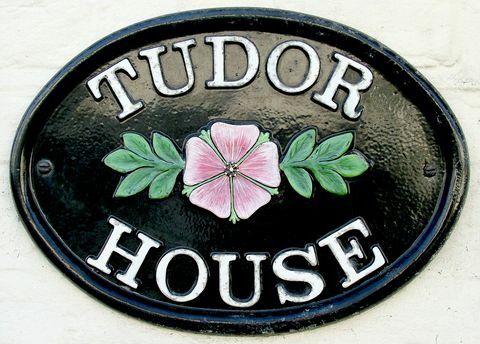 Tudor Haus Typenschild in England