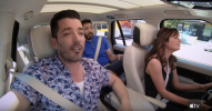 Jonathan Scott und Zooey Deschanel "Carpool Karaoke" -Episode ist endlich raus