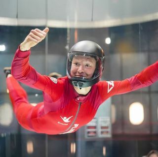 iFLY Indoor Skydiving und Assault Course für zwei im Bear Grylls Adventure