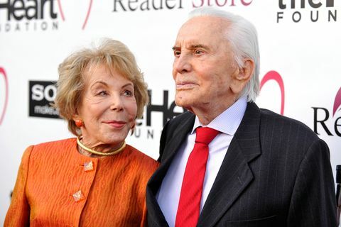 Kirk Douglas und Anne Buydens im Jahr 2012.