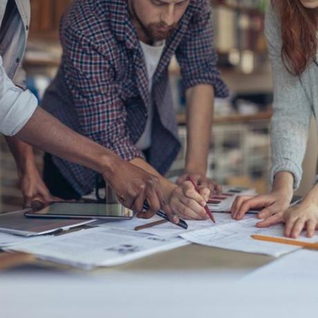 Architekten arbeiten zusammen