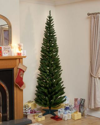 Künstlicher Weihnachtsbaum der grünen Bleistiftkiefer