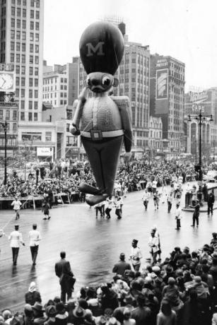 Spielzeug-Soldatenballon bei der Macy Thanksgiving-Parade 1950