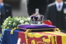 Was ist die Bedeutung hinter den Sargblumen von Queen Elizabeth II?