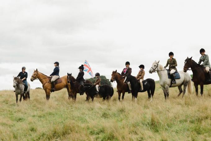 Hommage an die Königin zu Pferd in Schottland