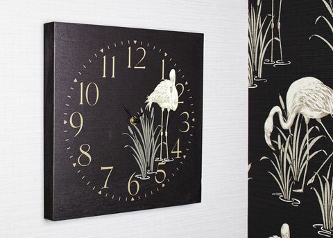 Lagunenuhr aus schwarzem Holz, Wallpaperdirect, elegantes Flamingo-Design