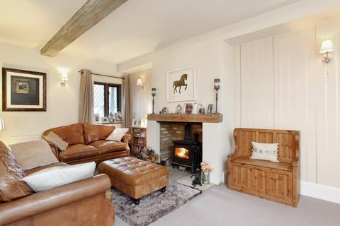 Tower Cottage - Surrey - Wohnzimmer - Fine & Country