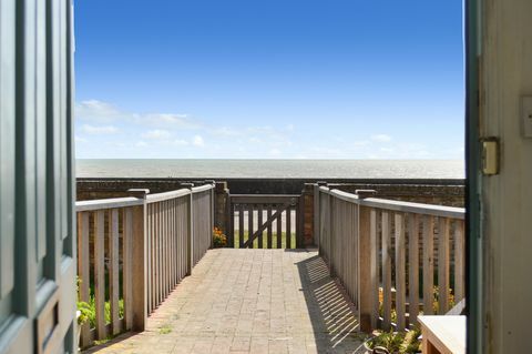 Küstenblick auf den Strand in Kent