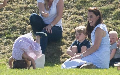 Prinz George und Prinzessin Charlotte spielen mit Kate Middleton