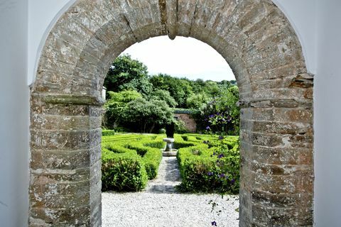 Ranscombe Manor, Herrenhaus mit acht Schlafzimmern und Gartenlabyrinth zum Verkauf in Kingsbridge, Devon