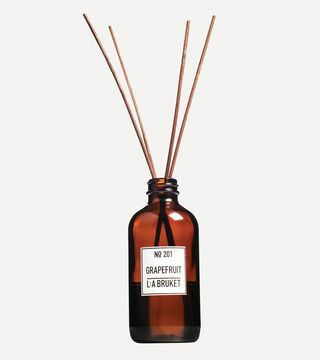 L: Ein Raumdiffusor Bruket 201 Grapefruit