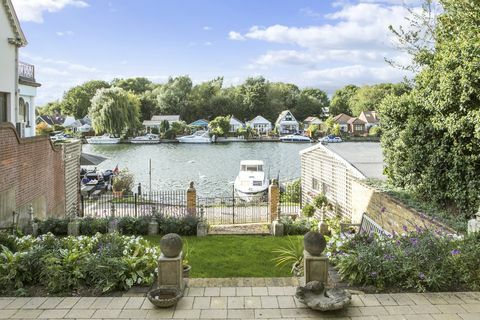 Haus am Fluss mit Blick auf die Themse