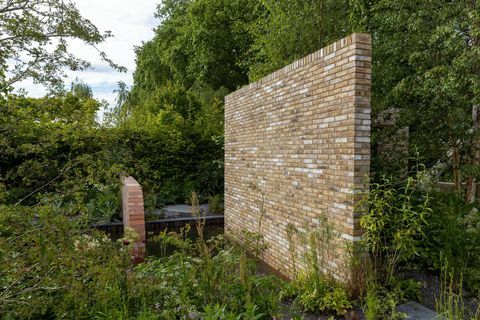 Brewin Dolphin Garden, entworfen von Paul Hervey Brookes, gesponsert von Brewin Dolphin Show Garden RHS Chelsea Flower Show 2022