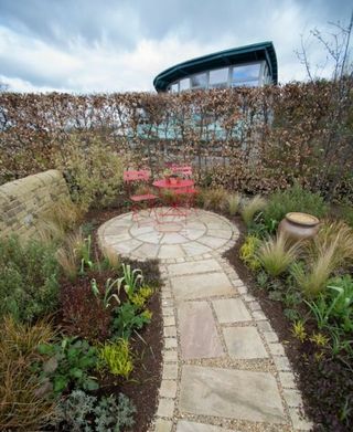 Der erste dauerhafte Garten in der Hedgehog Street in Großbritannien wurde in RHS Harlow Carr, North Yorkshire, enthüllt.