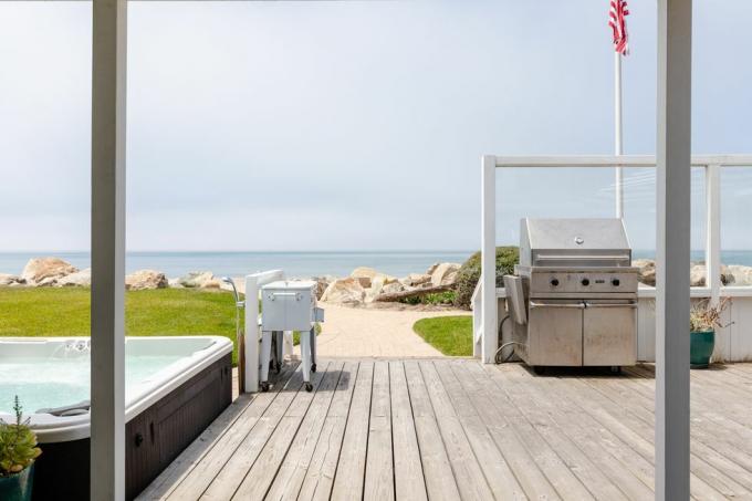 Schauen Sie sich das Strandhaus von Ashton Kutcher und Mila Kunis in Santa Barbar an