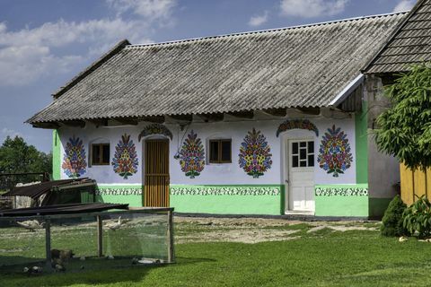 Volksmalereien auf Häuschen in Zalipe, Polen