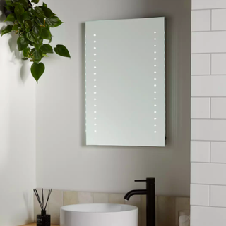 Pixel an der Wand montierter beleuchteter Badezimmerspiegel