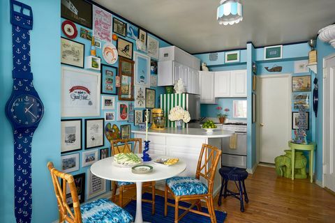 blaue und weiße Küche