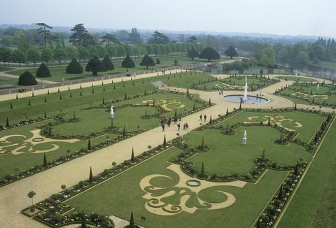 Hampton Court Palace, die Luftaufnahme des Geheimgartens mit Blick nach Südosten