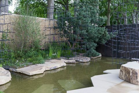 Spatenstich. Entworfen von: Andrew Wilson und Gavin McWilliam. Unterstützt von: Darwin Property Investment Management Ltd. RHS Chelsea Flower Show 2017