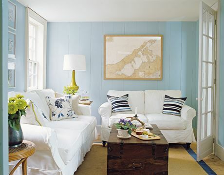 Wohnzimmer mit blauen Wänden