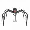 Sie können eine massive Spinnendekoration mit leuchtend roten Augen für Halloween bekommen