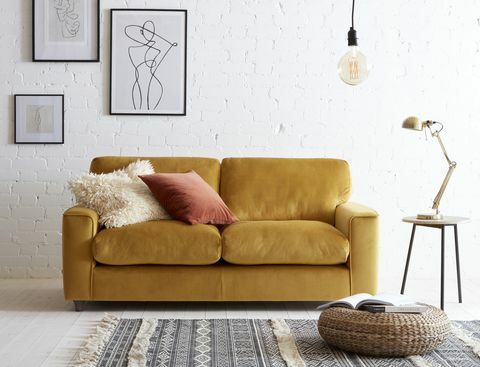 DFS So Simple: Guy Dreisitzer-Sofa aus Simply Velvet in Vintage Mustard