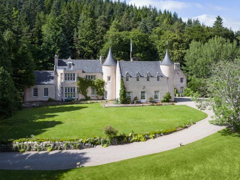 Schloss gesetzt im Cairngorns Nationalpark, Schottland